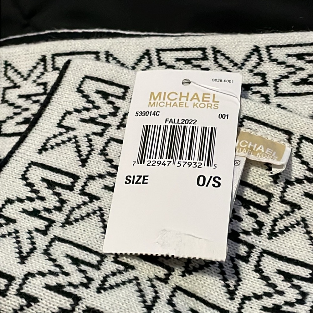 Michael Kors Scarf - NWT - Picture 5 of 5